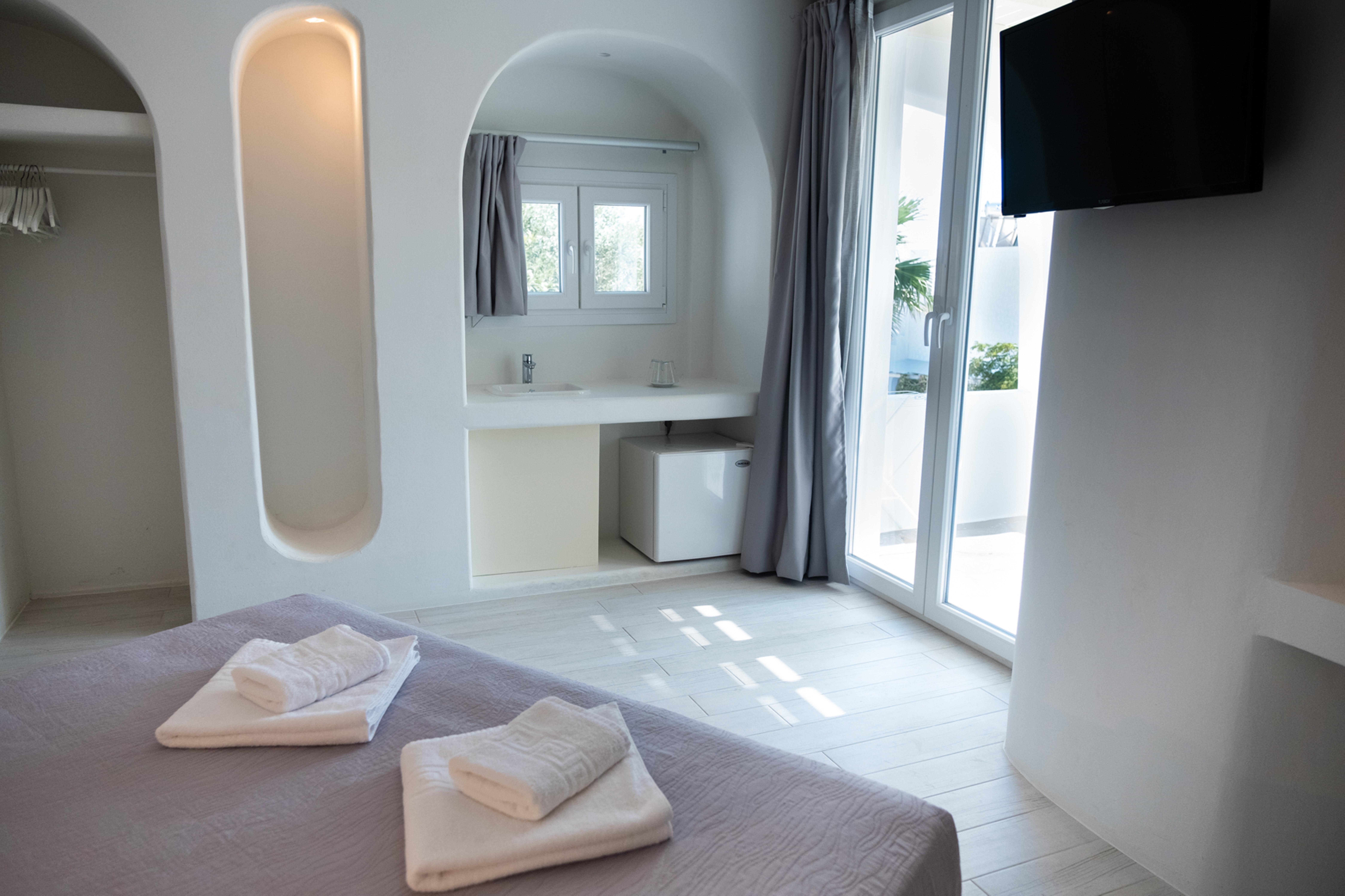 Aloni Hotel & Suites Piso Livadi Extérieur photo