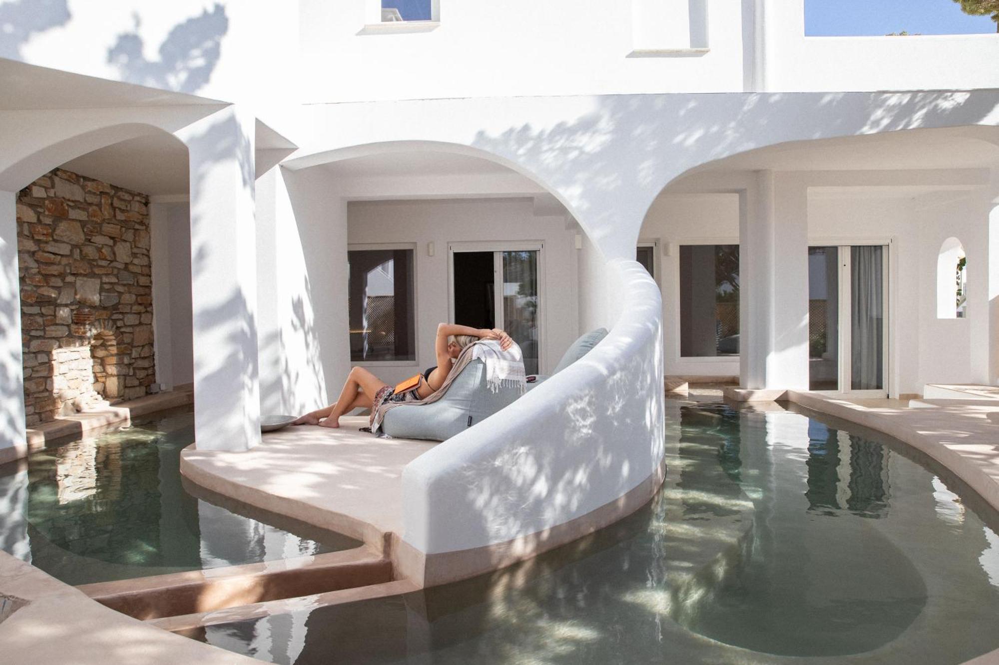 Aloni Hotel & Suites Piso Livadi Extérieur photo